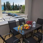 Little Beauty 트로기르