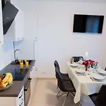 아파트 Little Beauty