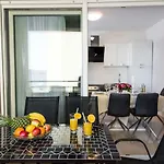 아파트 Little Beauty